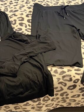 Fabletics cloud Jersey Black Hoodie and Joggers Set